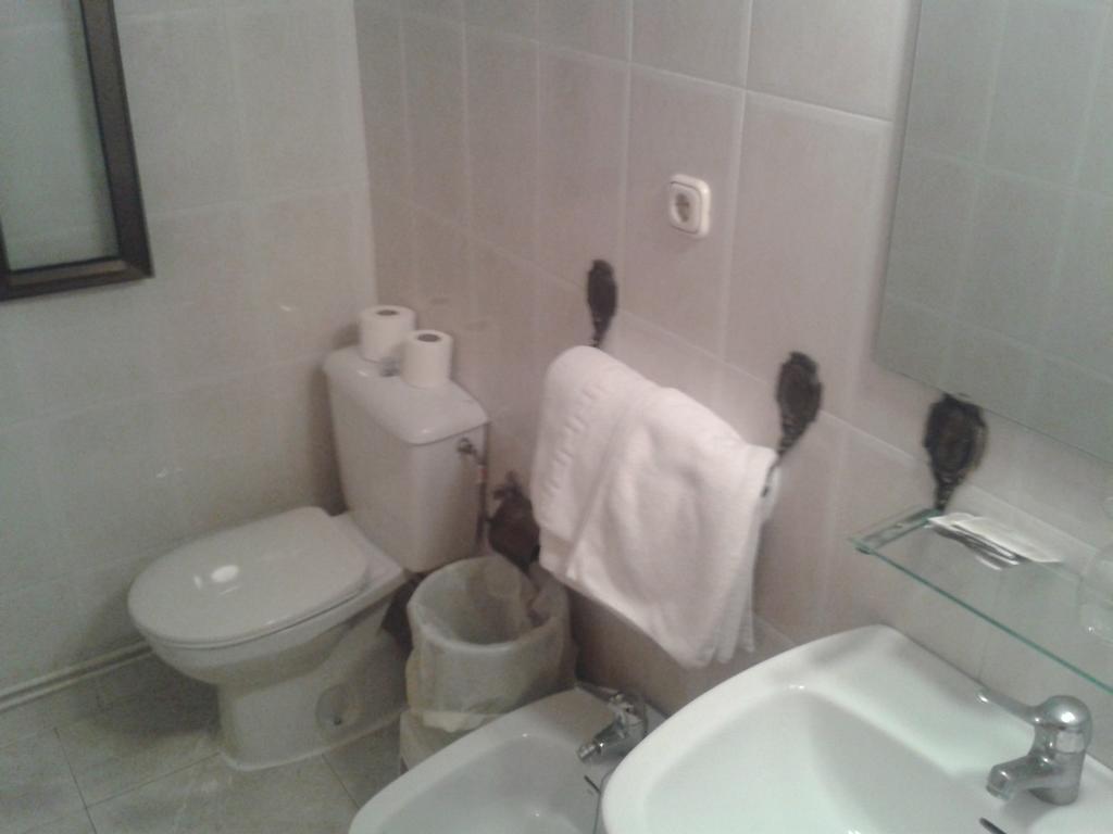 Hostal Restaurante Los Bronces Riópar Oda fotoğraf